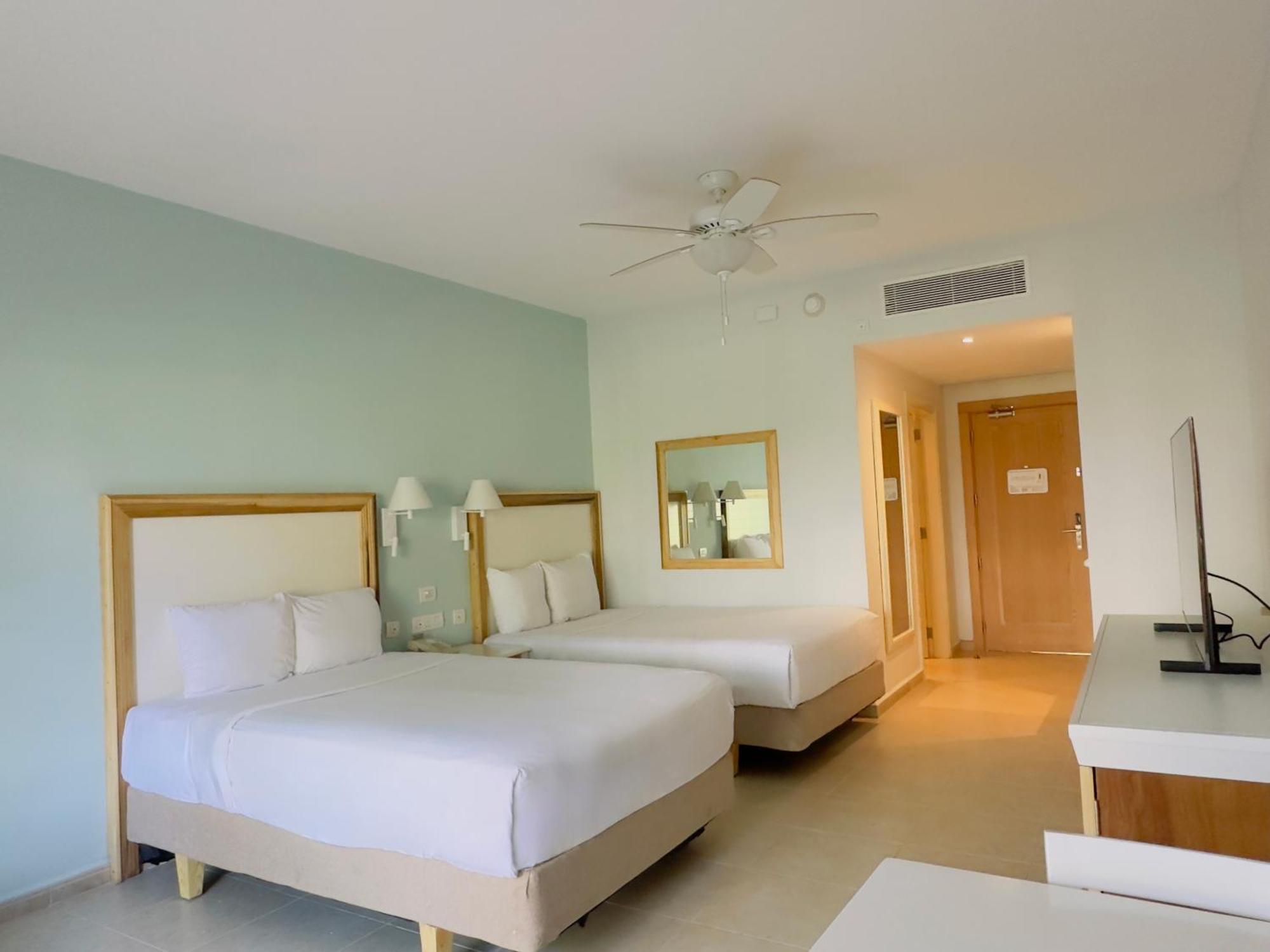 Iberostar Waves Punta Cana Esterno foto